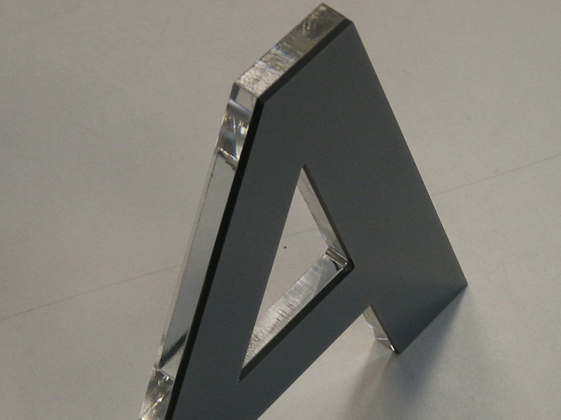 Lettre découpée pour le domaine de la communication - CITYPLAST Lettre découpée pour le domaine de la communication - CITYPLAST